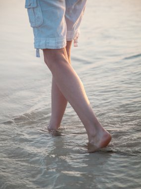 genç bir kadının bacakları