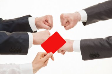Rekabet, kırmızı kart gösterilen yargıç iki iş adamları