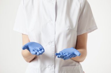 Tanınmayan doktor gösteren boş eller