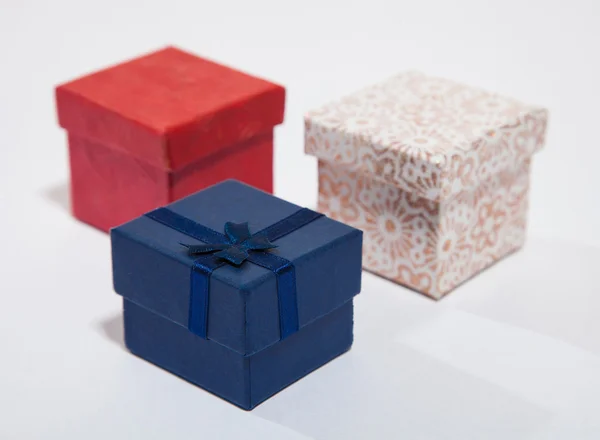 Красиві подарункові коробки — стокове фото