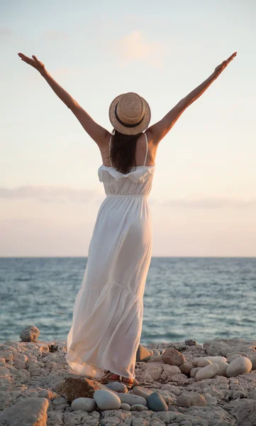 Woman rejoices at summer vacation — Stock Photo, Image