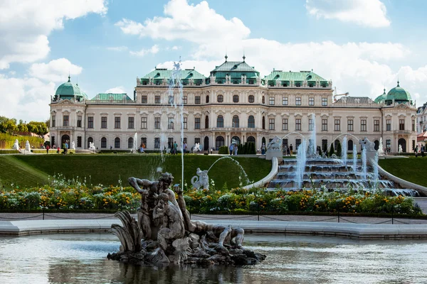 Великолепный дворец Бельведер в Вене — стоковое фото