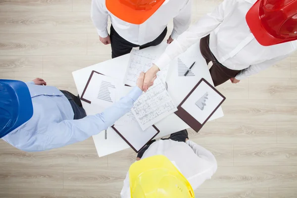 Group discussion in a construction company — Stock Photo, Image