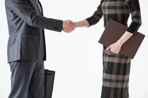 Empresário e mulher de negócios apertando as mãos uns aos outros — Fotografia de Stock