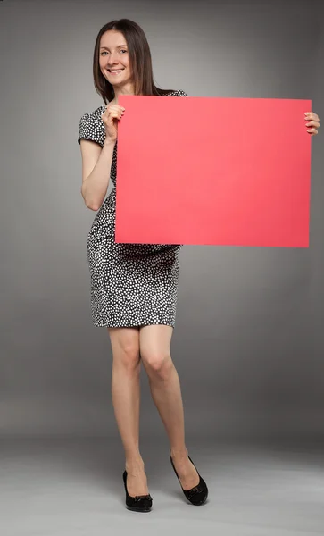 Mulher segurando cartaz em branco — Fotografia de Stock