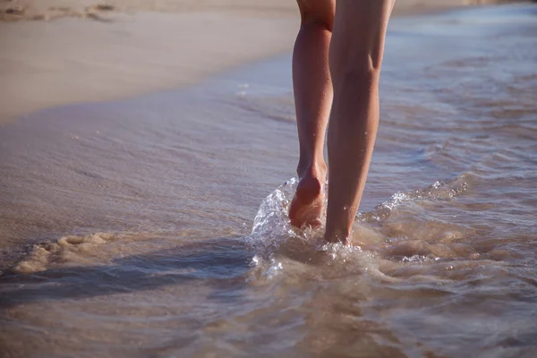 Gambe di una giovane donna — Foto Stock