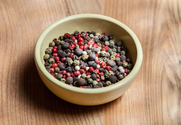 Mezcla de pimienta en el bowl — Foto de Stock