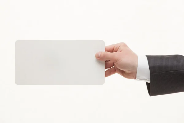 Empresário irreconhecível com um cartão de papel vazio — Fotografia de Stock