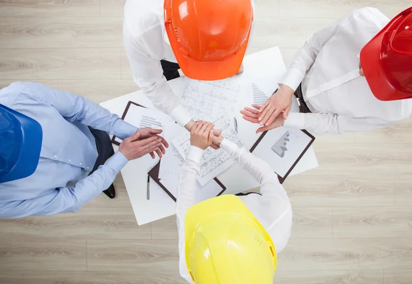 Group discussion in a construction company — Stock Photo, Image