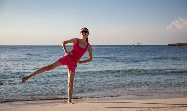 Woman doing exercises — Stock Photo, Image