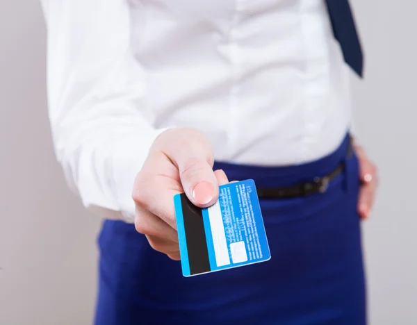 Businesswoman holding credit card — Stock Photo, Image