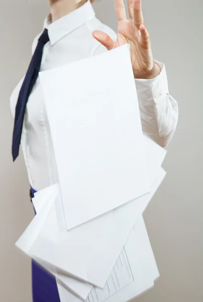 Businesswoman throwing out documents carel carelessly — Stock Photo, Image