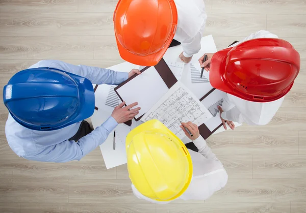 Group discussion in a construction company — Stock Photo, Image
