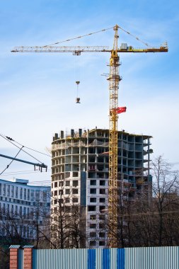 Kule Vinç ve güçlendirilmiş yapı