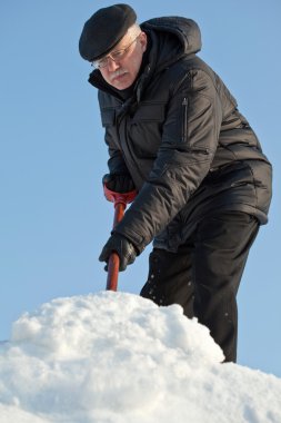 Adam kar kaldırma