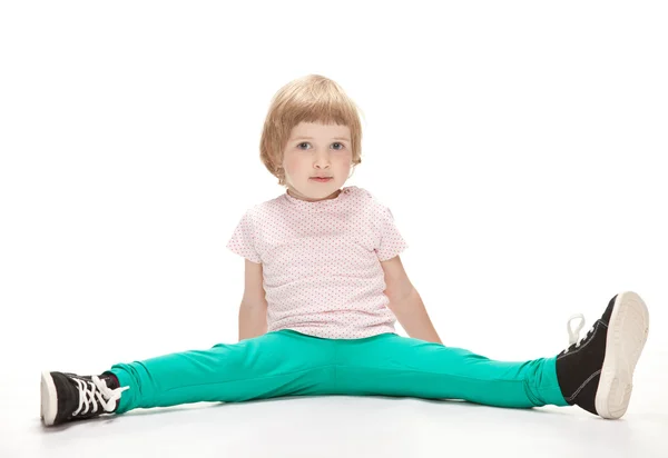 Menina fazendo exercícios esportivos — Fotografia de Stock