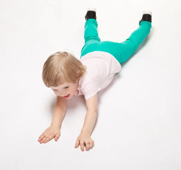 Dívka dělá gymnastika — Stock fotografie