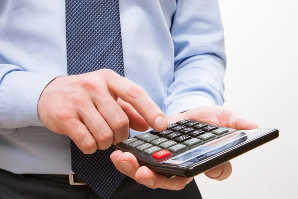 Бизнесмен с калькулятором — стоковое фото