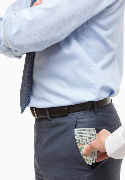 Давать взятку в карман
