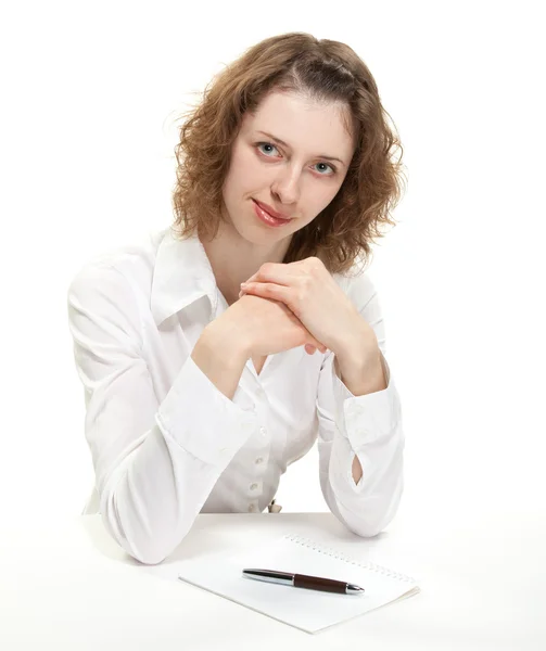 Kadın bir kalem ve kağıt boş levha ile — Stok fotoğraf