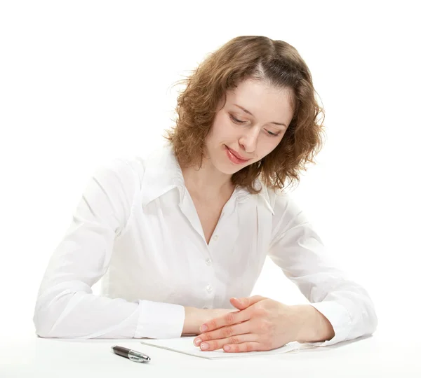 편지를 읽고 있는 여자 — 스톡 사진