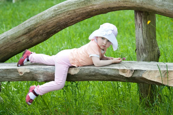 Girl in a summer park — Stock Photo, Image
