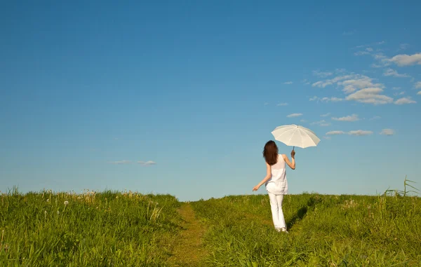 Dívka s bílou deštník — Stock fotografie