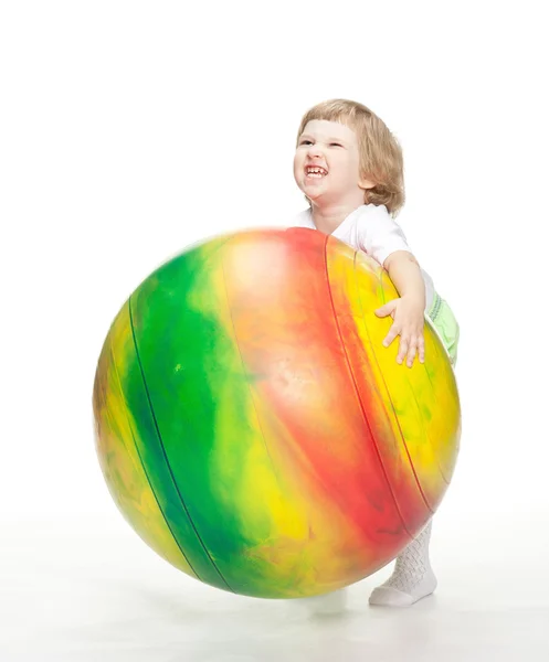 Child trying to carry fitball — Stock Photo, Image