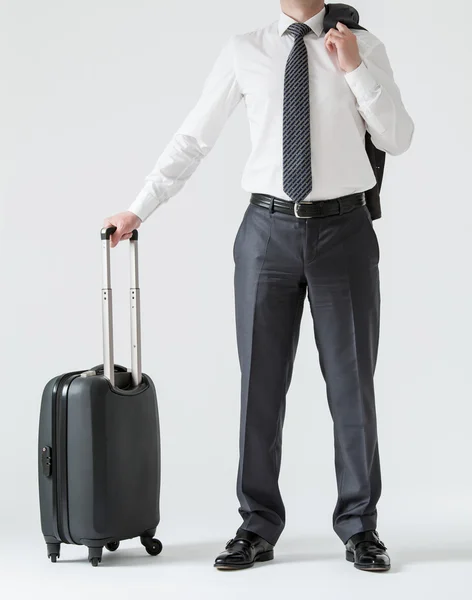 Homme d'affaires méconnaissable avec une valise — Photo