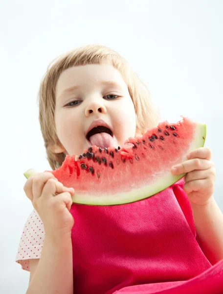 Niña con sandía —  Fotos de Stock