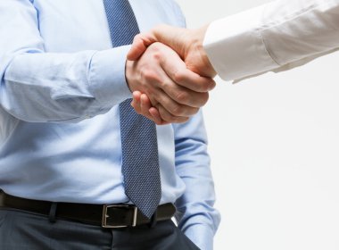 İş tokalaşmasına yakın çekim