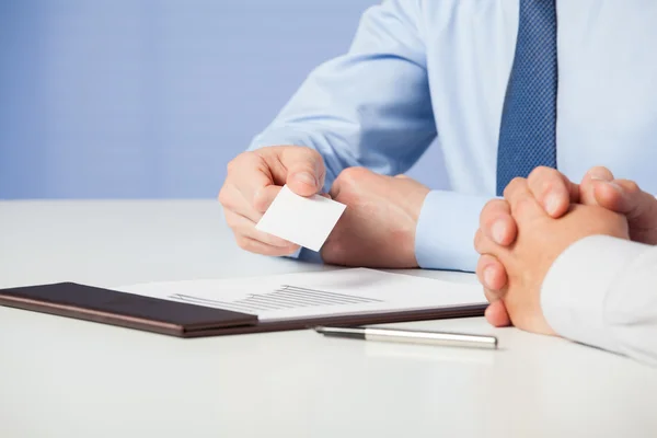 Businessman showing a visiting — Stock Photo, Image