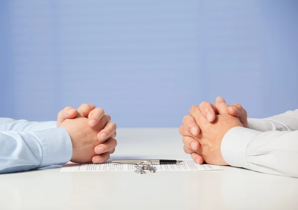 Businessmen discussing a deal — Stock Photo, Image