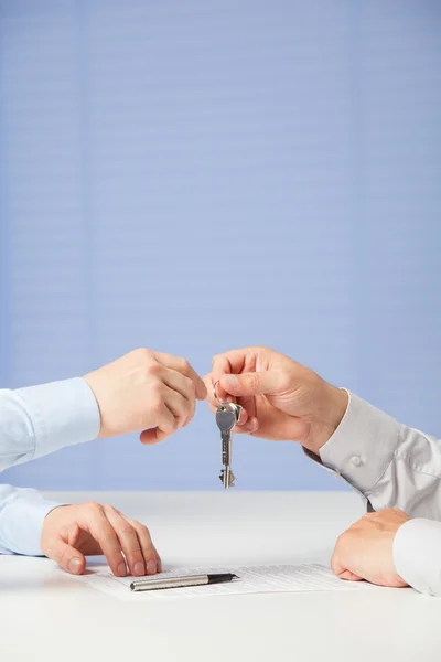 Businessman passing keys to his partner — Stock Photo, Image