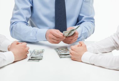 Patron parayı bölme