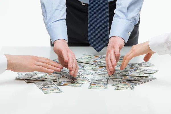 Businesspeople distributing earnings — Stock Photo, Image