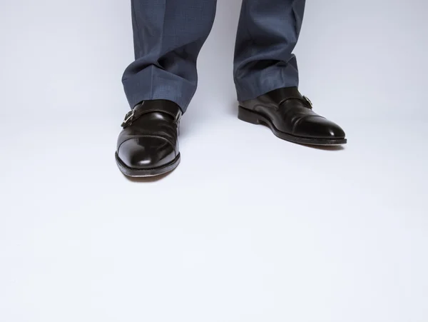 Hombre en zapatos negros — Foto de Stock