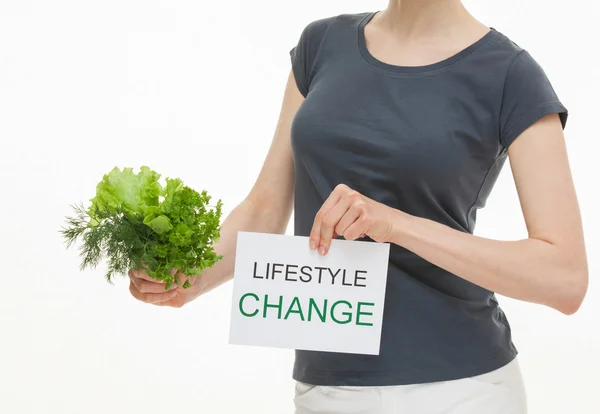 E jonge vrouw met verse Groenen — Stockfoto