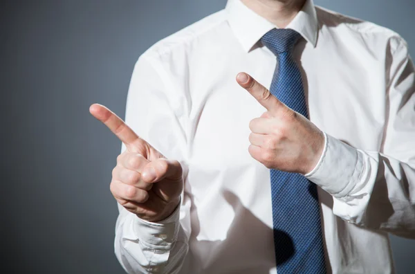 Mano del empresario indicando algo —  Fotos de Stock