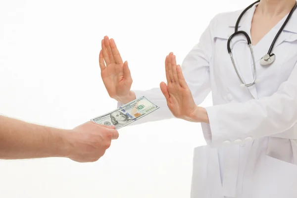 Doctor refusing a bribe — Stock Photo, Image