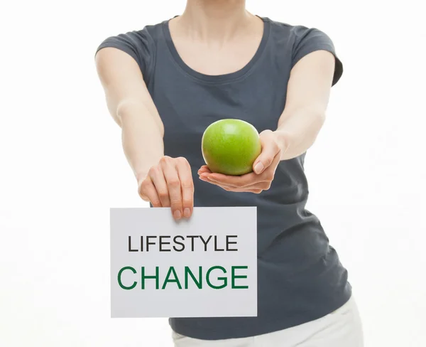 Vrouw met groene appel — Stockfoto