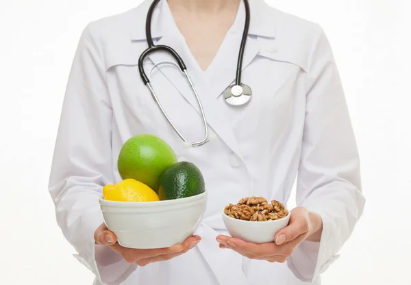 Ernährungsberaterin schlägt frisches Obst vor — Stockfoto