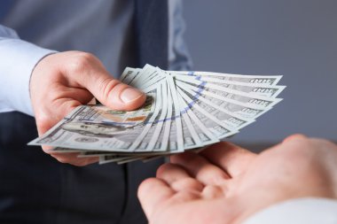 insan alışverişi para eller