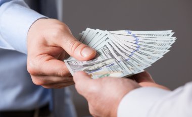 insan alışverişi para eller