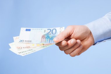 Euro banknot ulaşan işadamı el