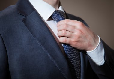 Resmi elbiseli şık iş adamı