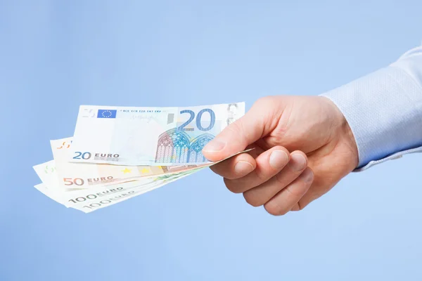 Рука бізнесмена витягує євро банкноти — стокове фото