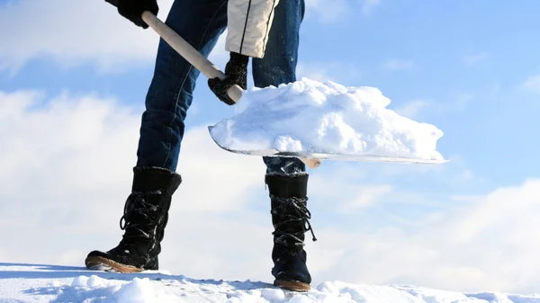 Manual snow removal — Stock Photo, Image