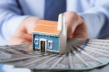 Yeni bir ev almayı teklif iş adamı 