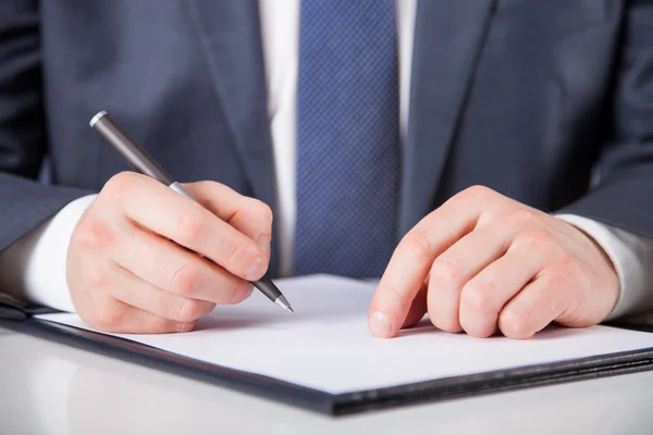 Businessman signing a document — Stock Photo, Image